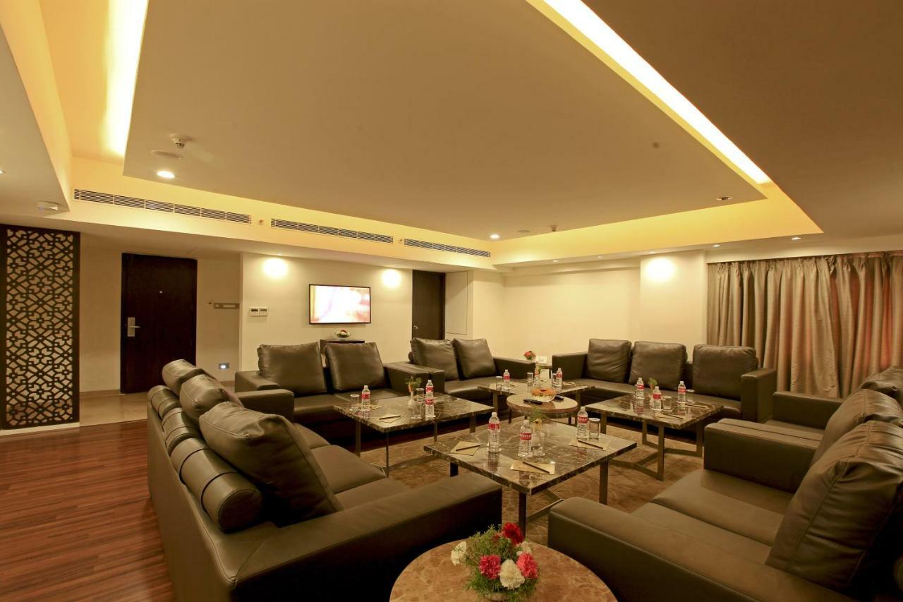 Goutham Grand Hotel Tenali Exterior photo